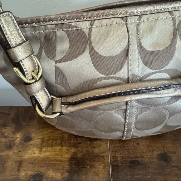 Coach Beige Signature Shoulder Bag In Almost New Conditions! - Picture 3 of 7